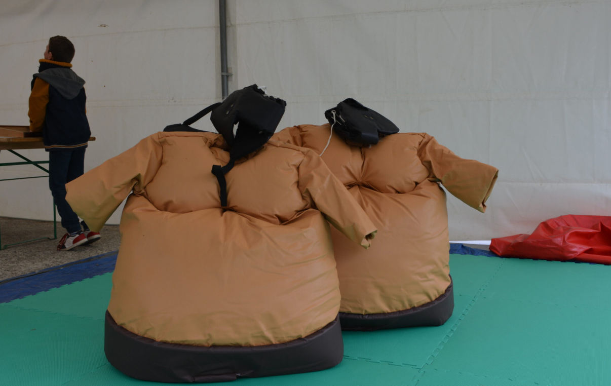 Costumes sumos disponibles à la location à Montauban pour team building ou EVG