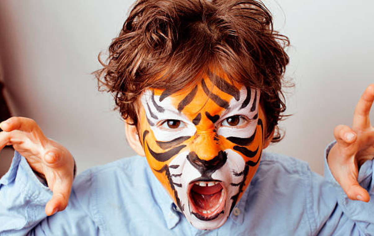 Enfants participant à un atelier maquillage à Toulouse
