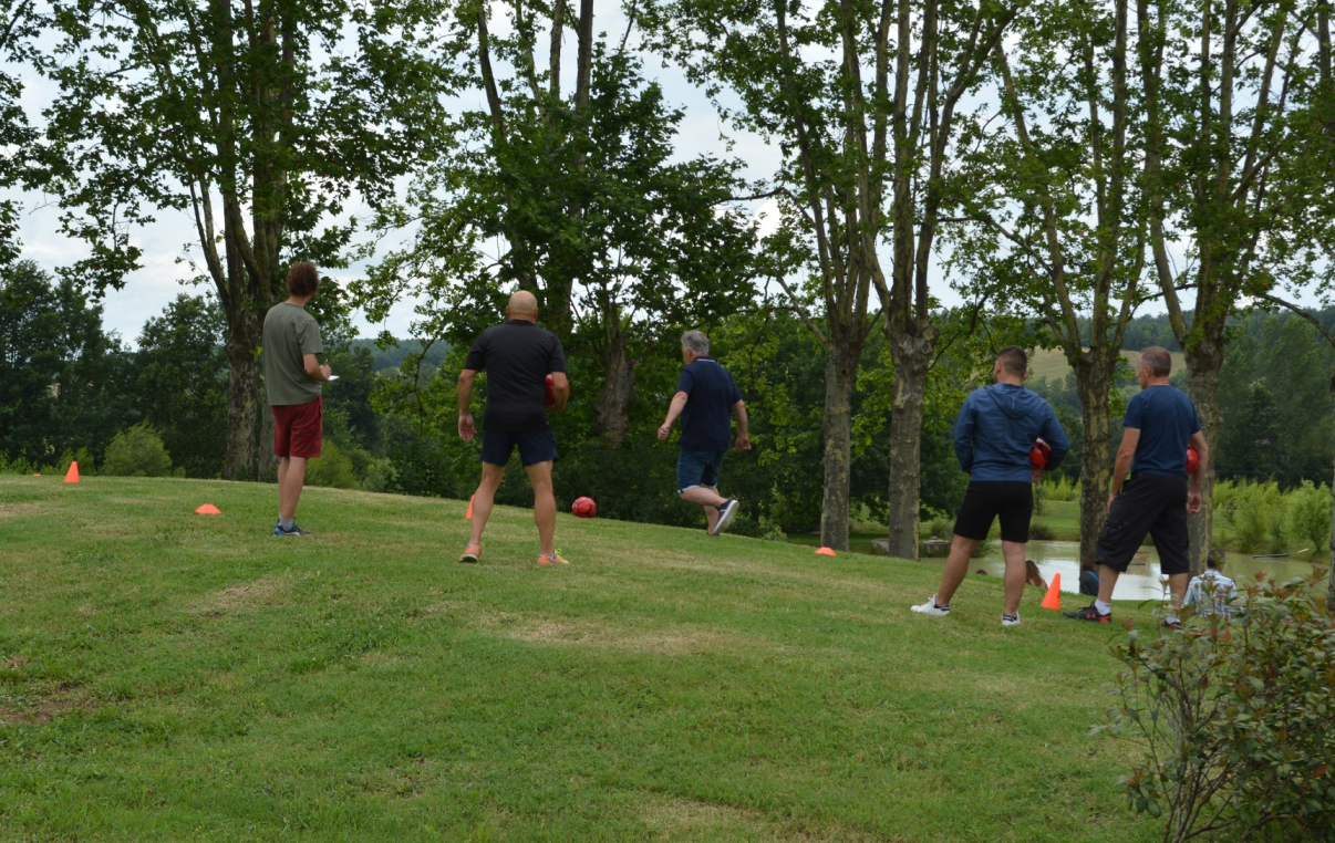 Jeu de Foot Golf à domicile à Toulouse pour un anniversaire en plein air