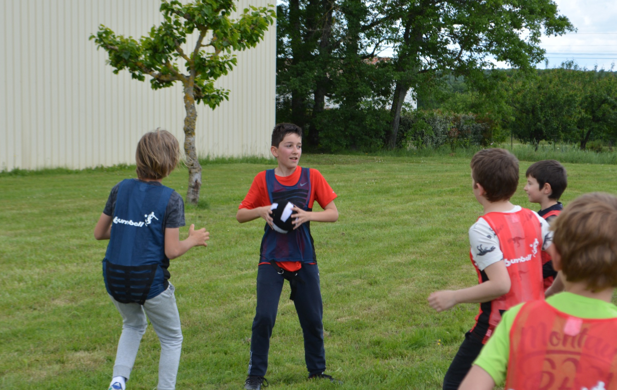 Jeu déquipe Bumball organisé à Montauban avec règles adaptées à tous les âges