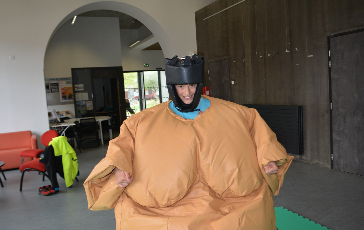 Location de costumes sumos gonflables pour anniversaire ou fête en Occitanie