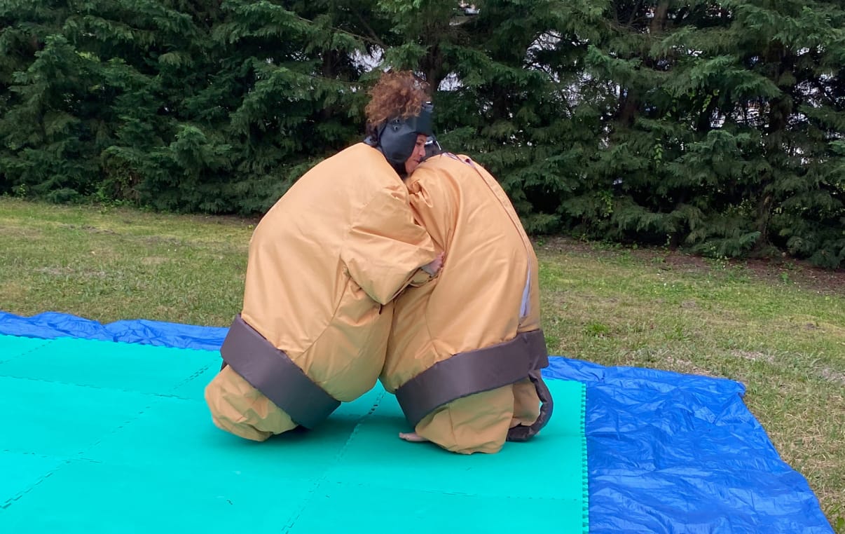 Location de tenues sumos gonflables à Montauban pour une fête entre amis