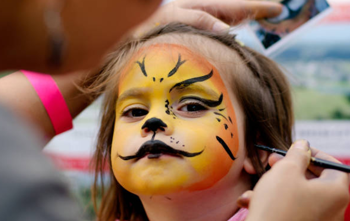 Maquillage visage enfant en fête décole ou kermesse
