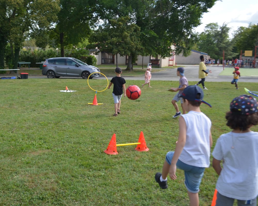 Moment de partage intergénérationnel durant une animation associative à Montauban