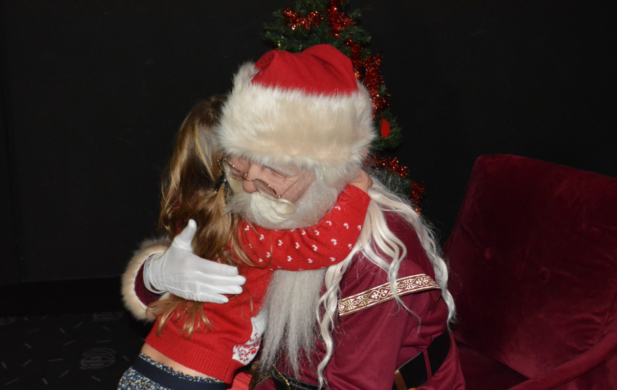 Photo du Père Noël en animation festive à Toulouse